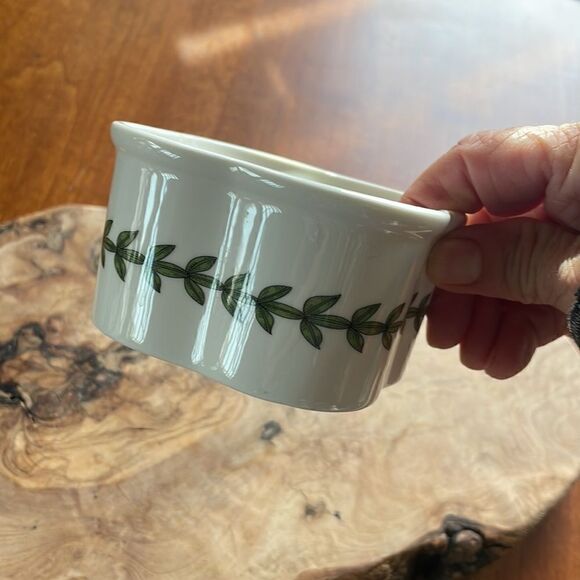 Portmeirion Botanic Garden Daisy Scalloped Ramekin / Trinket Dish - Picture 2 of 5